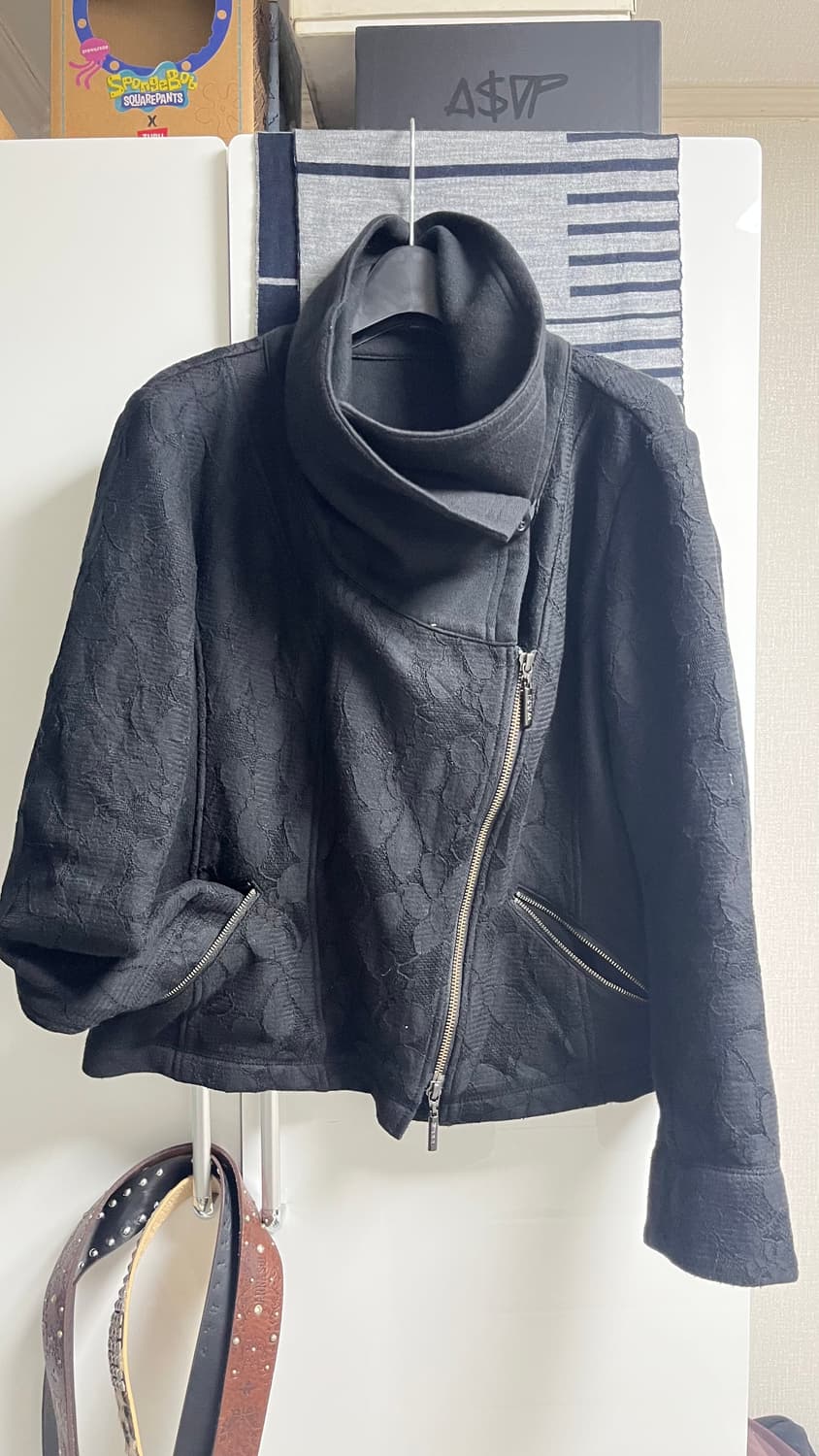 하이넥 사선 드레이핑 레이스 라이더 자켓 상품이미지1