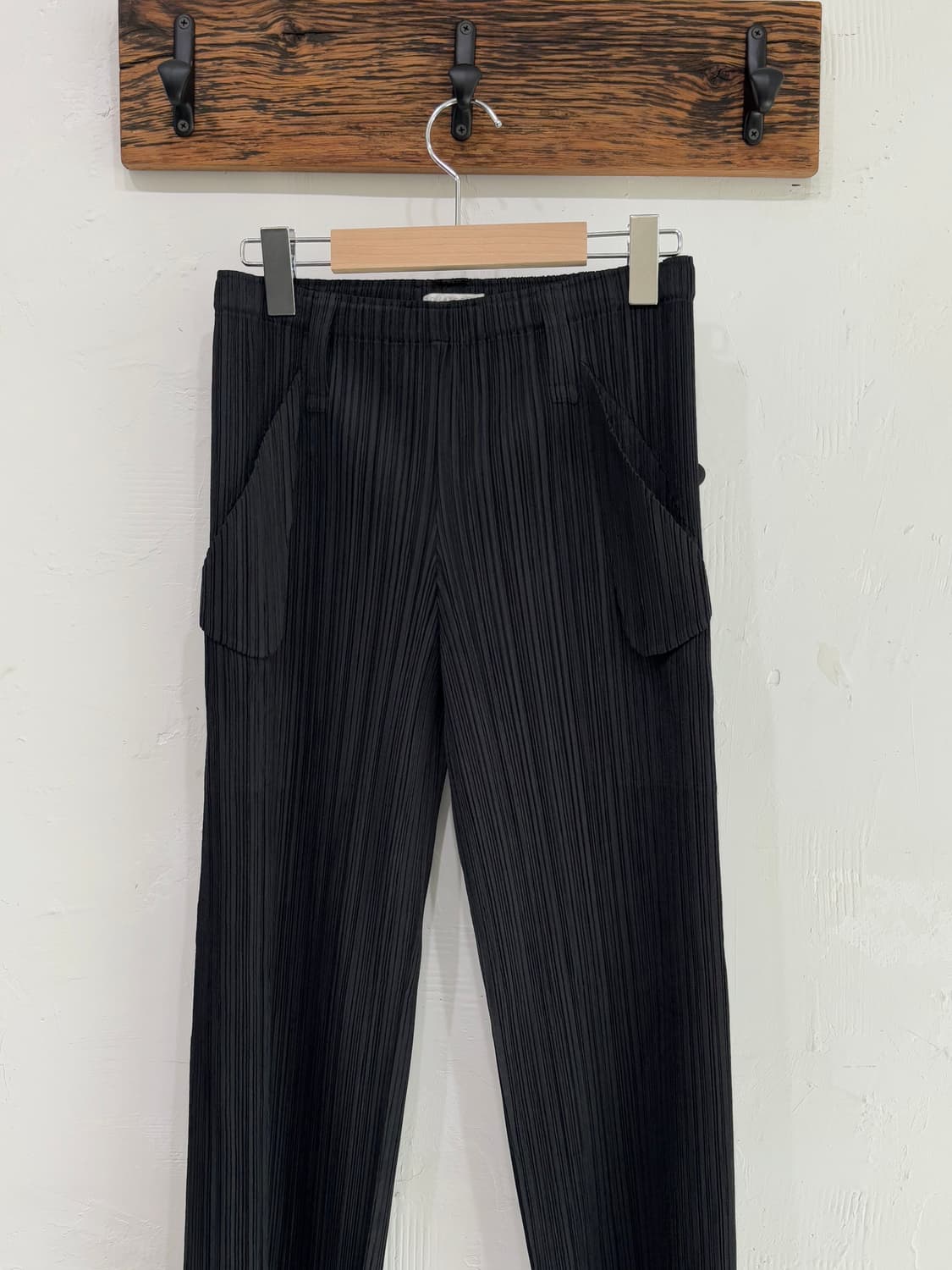 Pleats Please 플리츠플리즈 블랙컬러 팬츠   상품이미지2