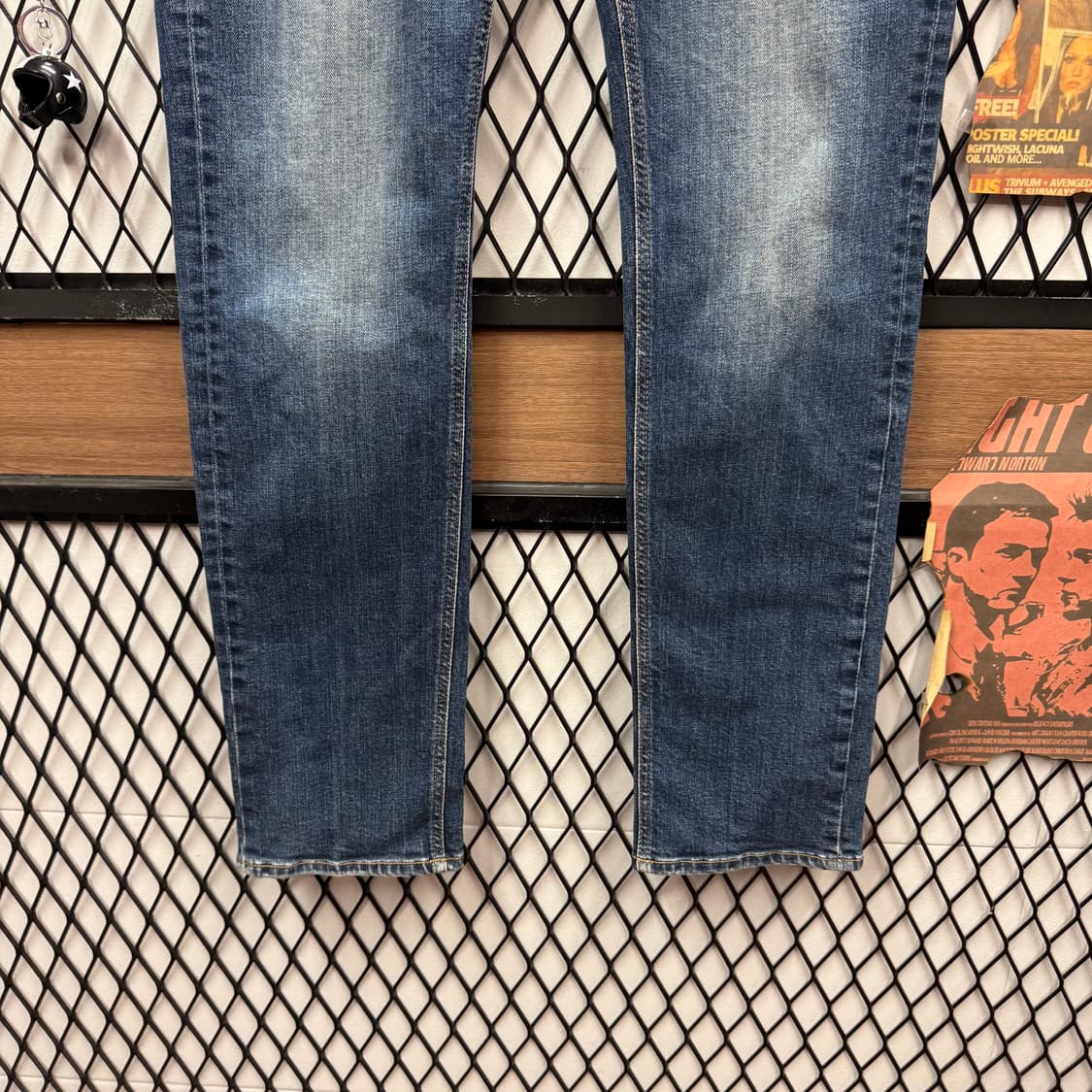 에비수 슬림핏 워싱 데님 팬츠 후면 갈매기 로고 포인트 중청 상품이미지4