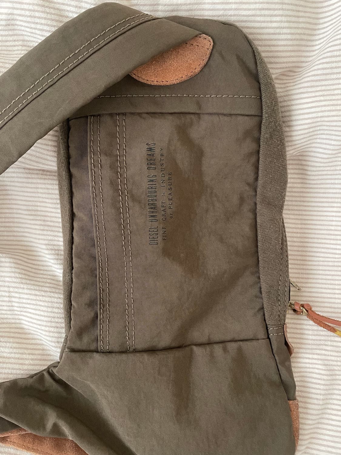 디젤 슬링백 상품이미지4