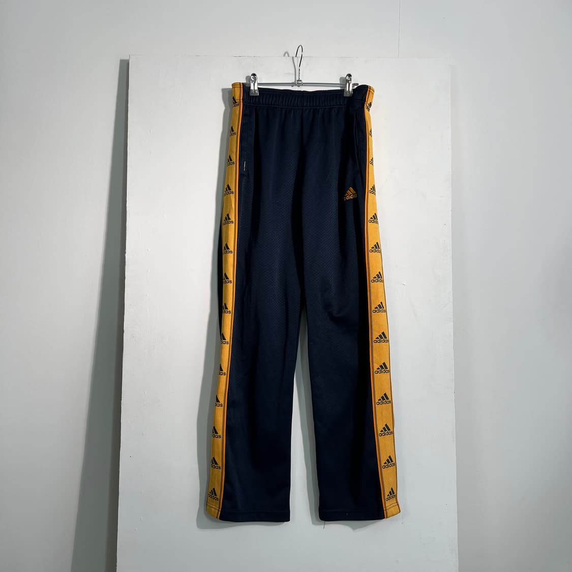 아디다스 올드스쿨 사이드라인 트레이닝 팬츠 상품이미지4