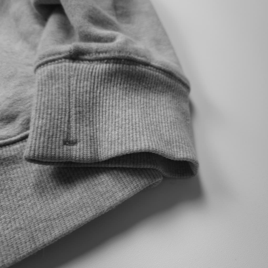 CP컴퍼니 렌즈 와펜 그레이 맨투맨 (XL) 상품이미지5