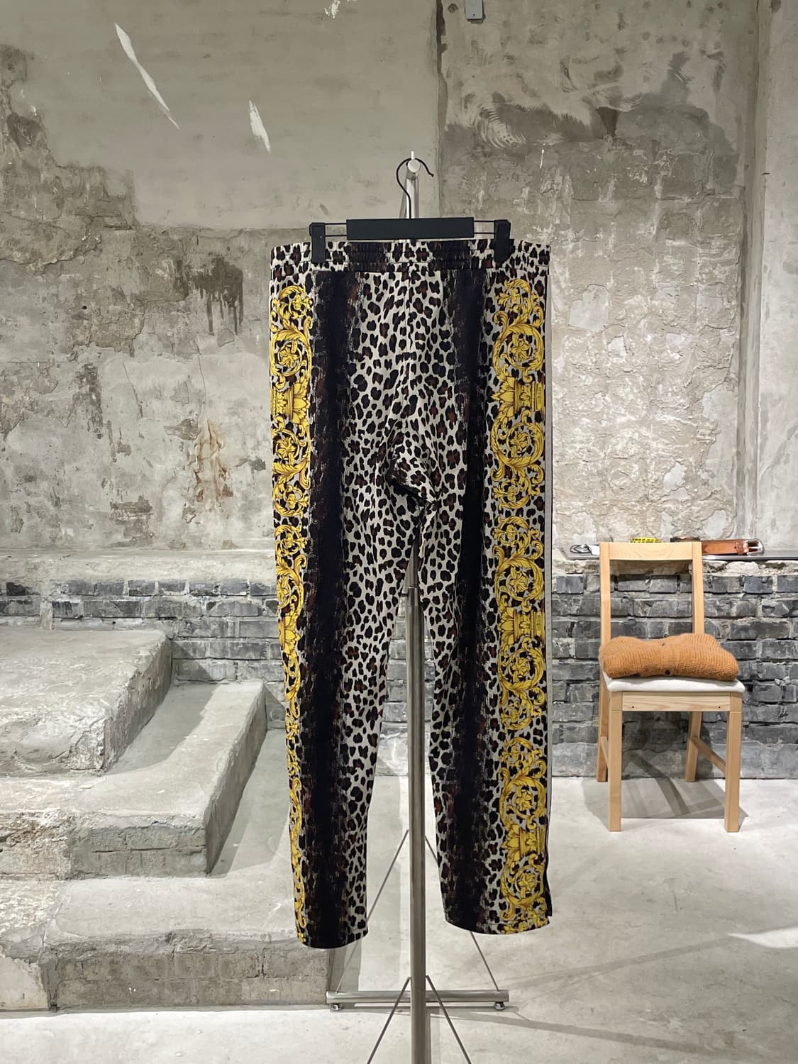 아디다스 x 제러미 스콧 레오파드 트랙 팬츠 상품이미지6