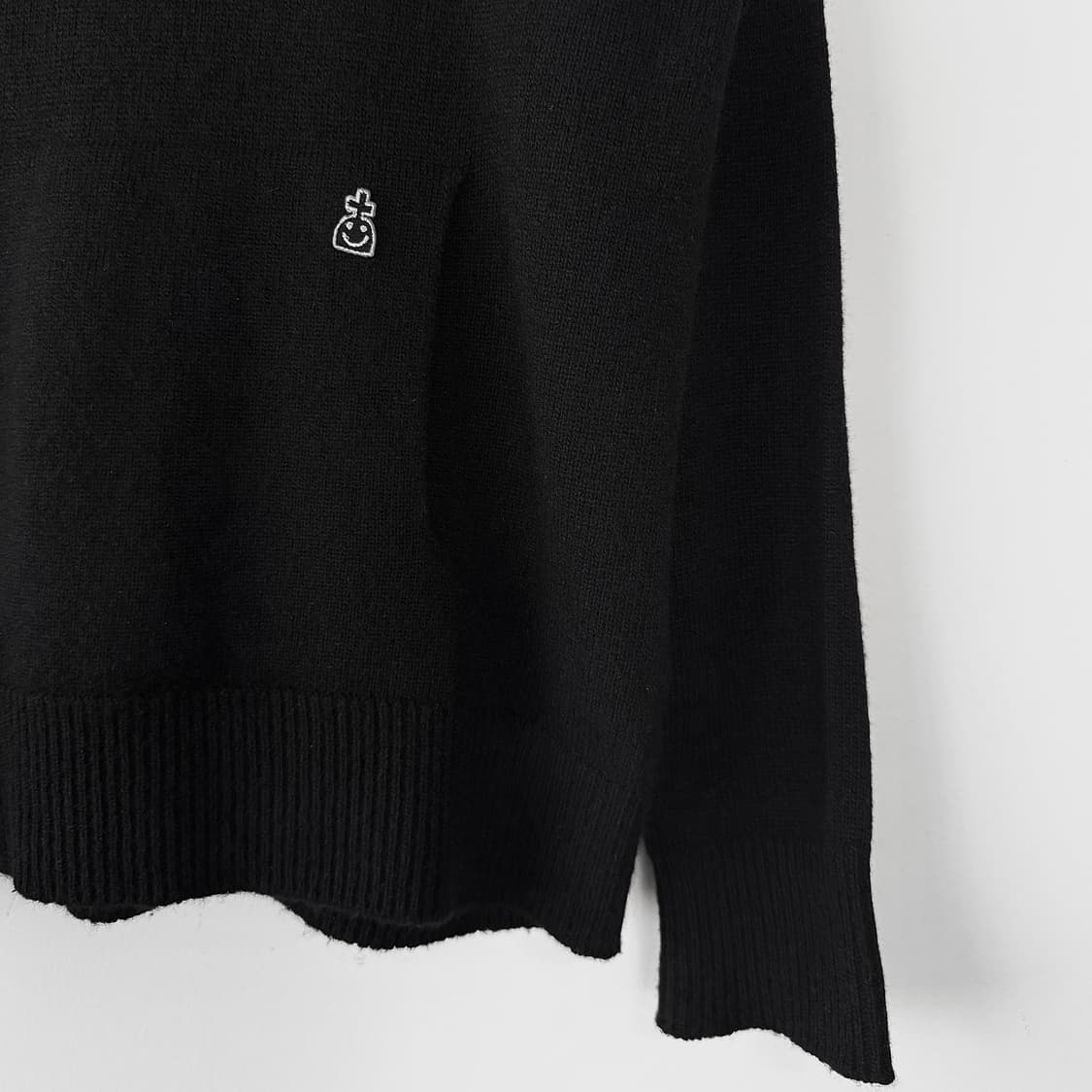 데바스테 23 로고 니트 후드 상품이미지3