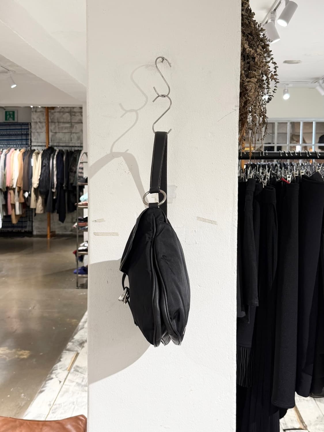 프라다 블랙 테수토 플랩 나일론 숄더백  상품이미지5