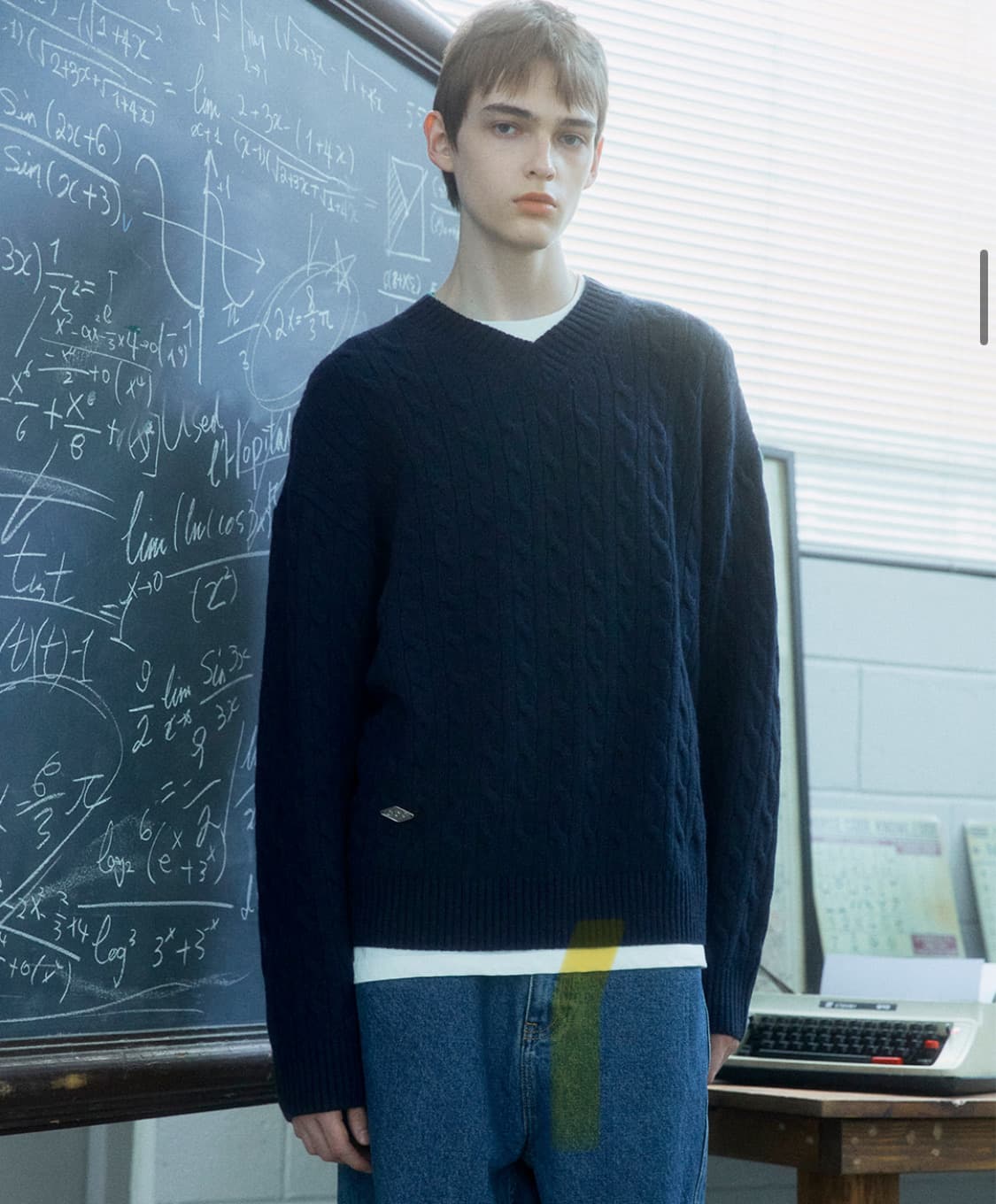 디써티원 브이넥 케이블 니트(네이비) 상품이미지1