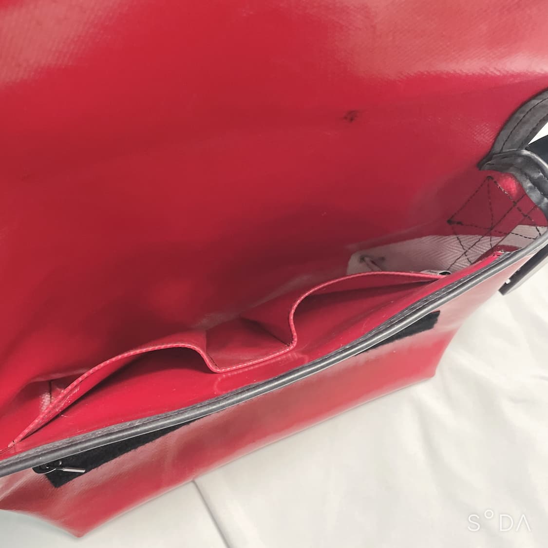 프라이탁 하파오 레드화이트 크로스백 상품이미지7