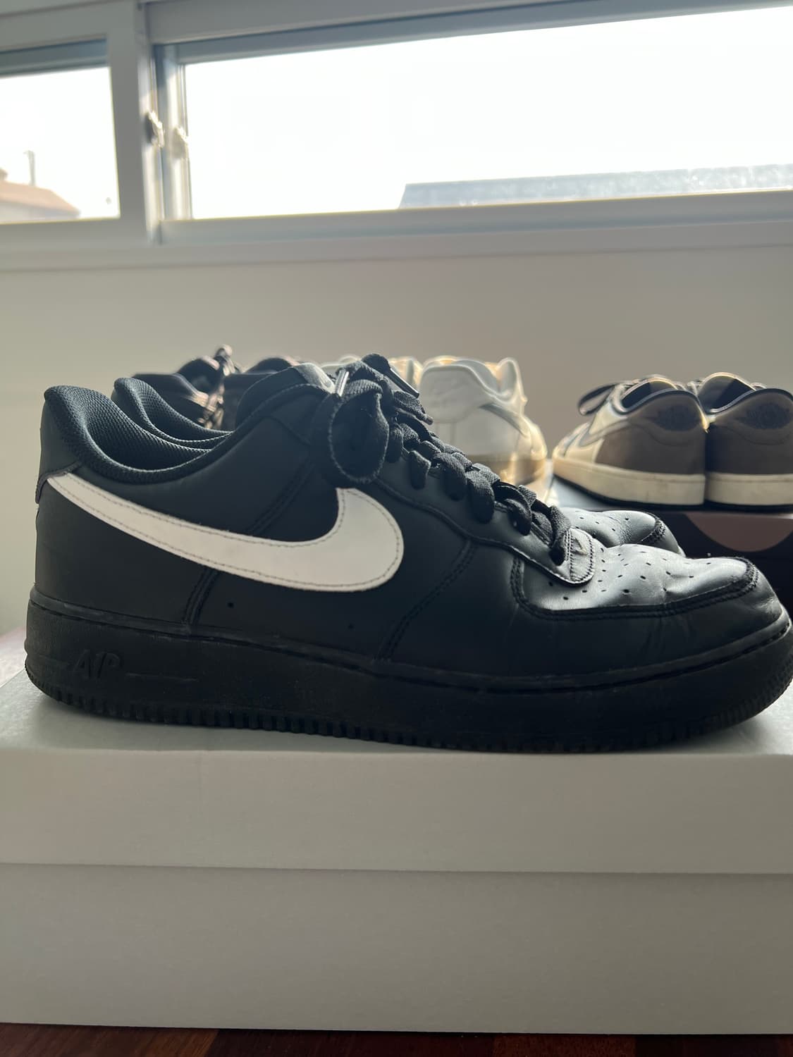 나이키 에어포스 블랙 화이트 285 상품이미지2