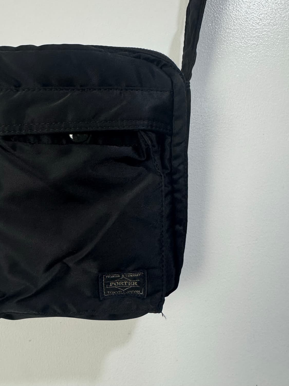 요시다포터 탱커 크로스백 M 사이즈 블랙컬러  상품이미지2