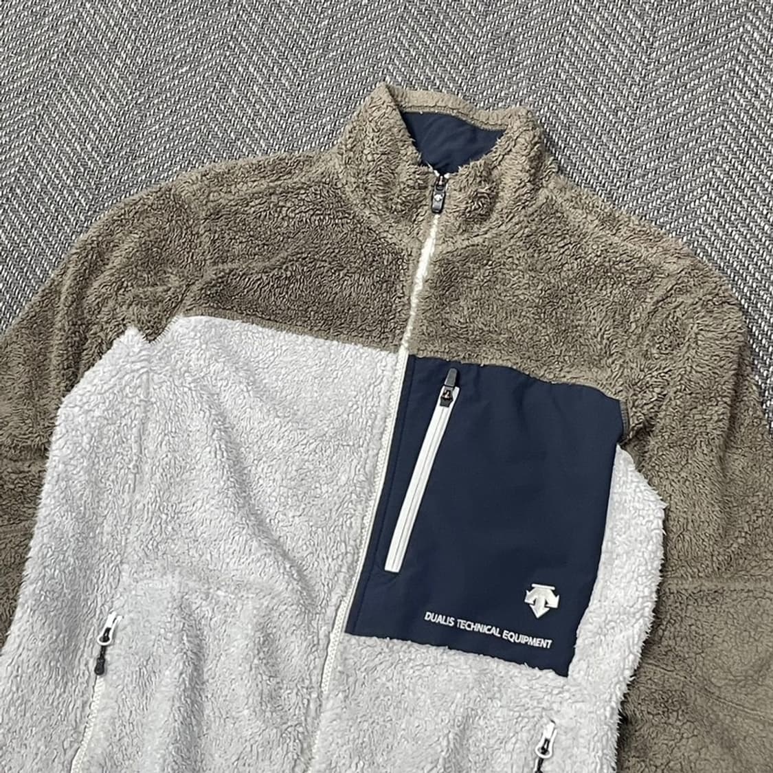 데상트 배색 플리스 집업 v0170 상품이미지3