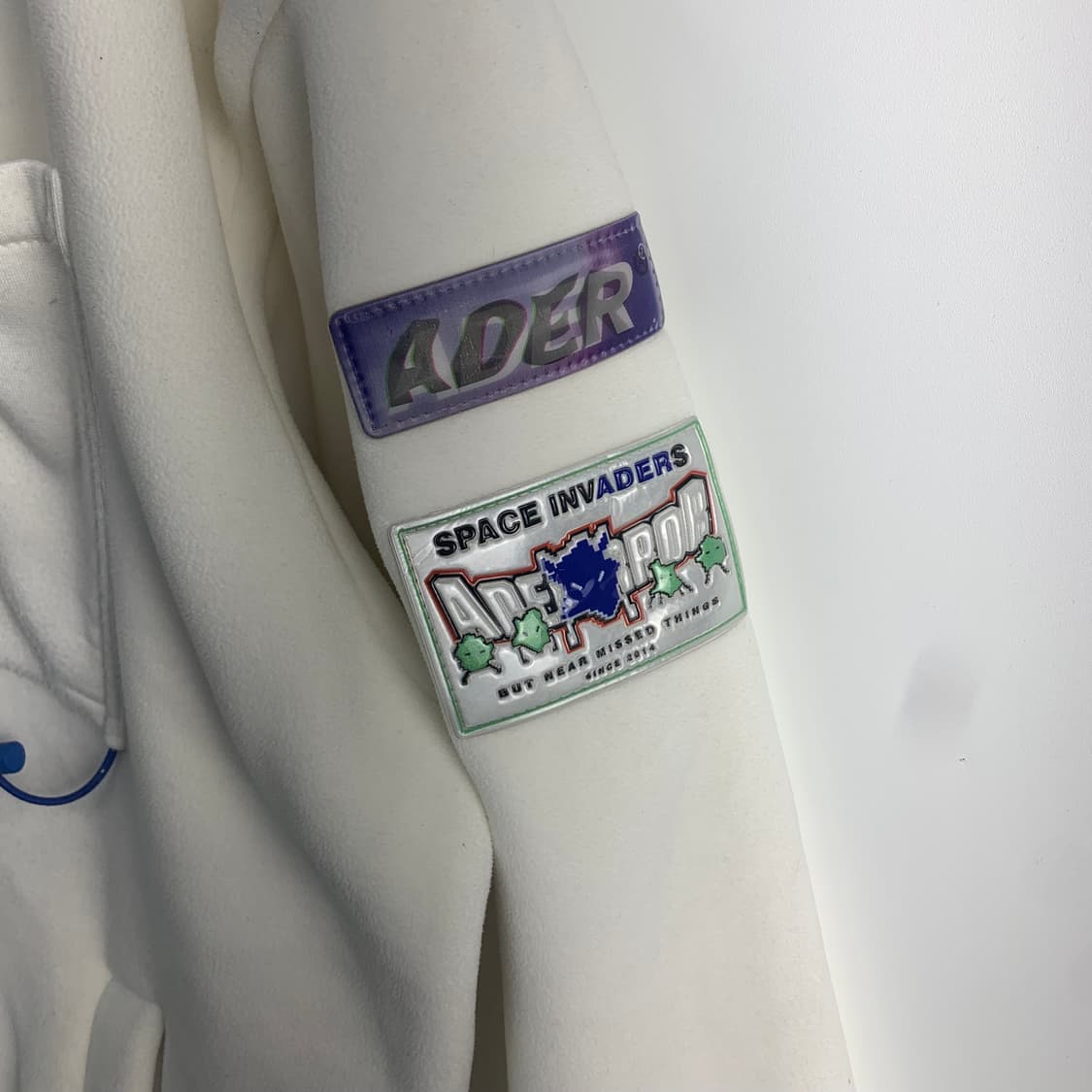 아더에러 화이트 플리스 후드집업 상품이미지4