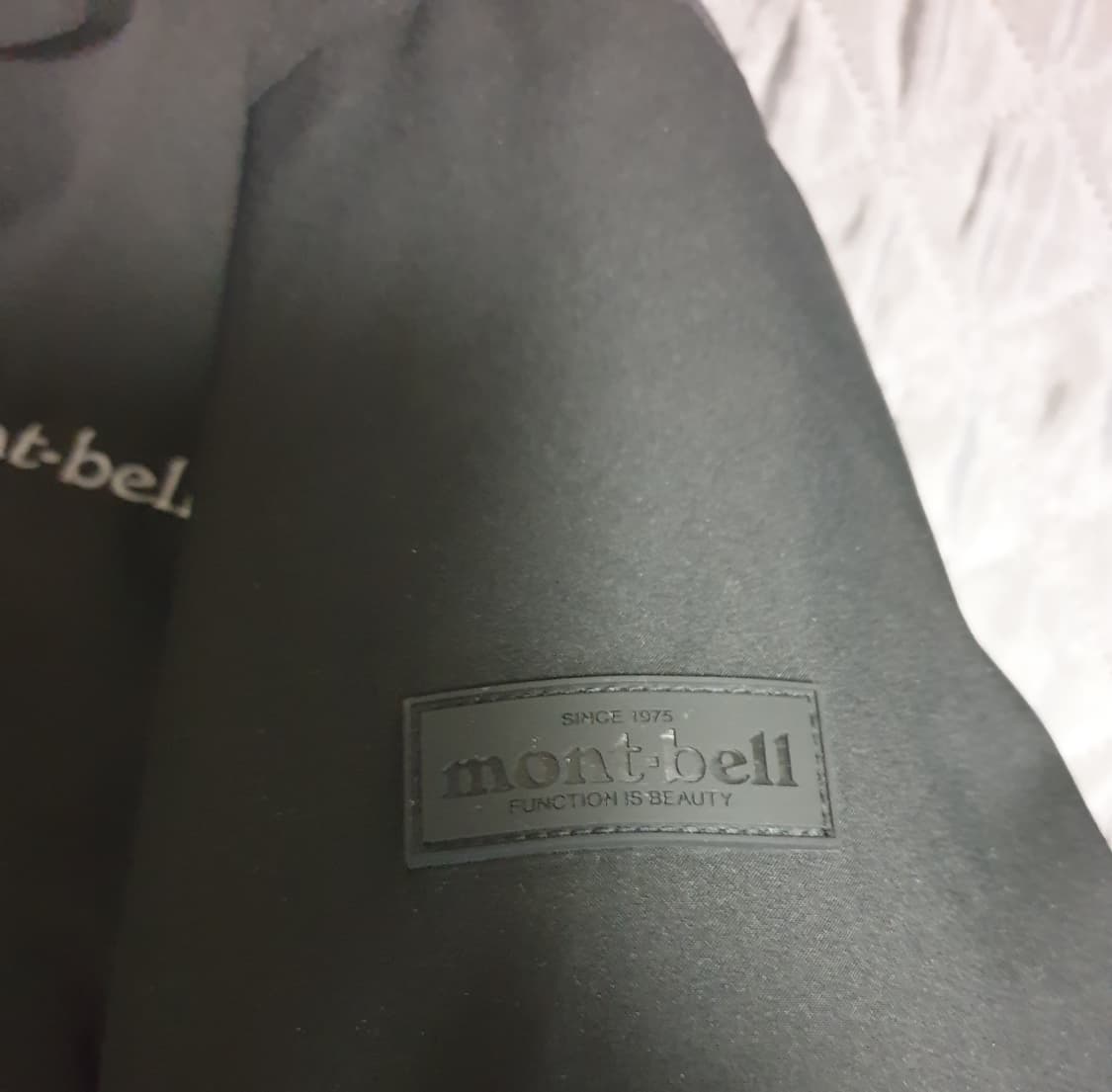 (24FW) 몽벨 방수 방풍 사파리 패딩 점퍼 블랙 (110) 상품이미지3