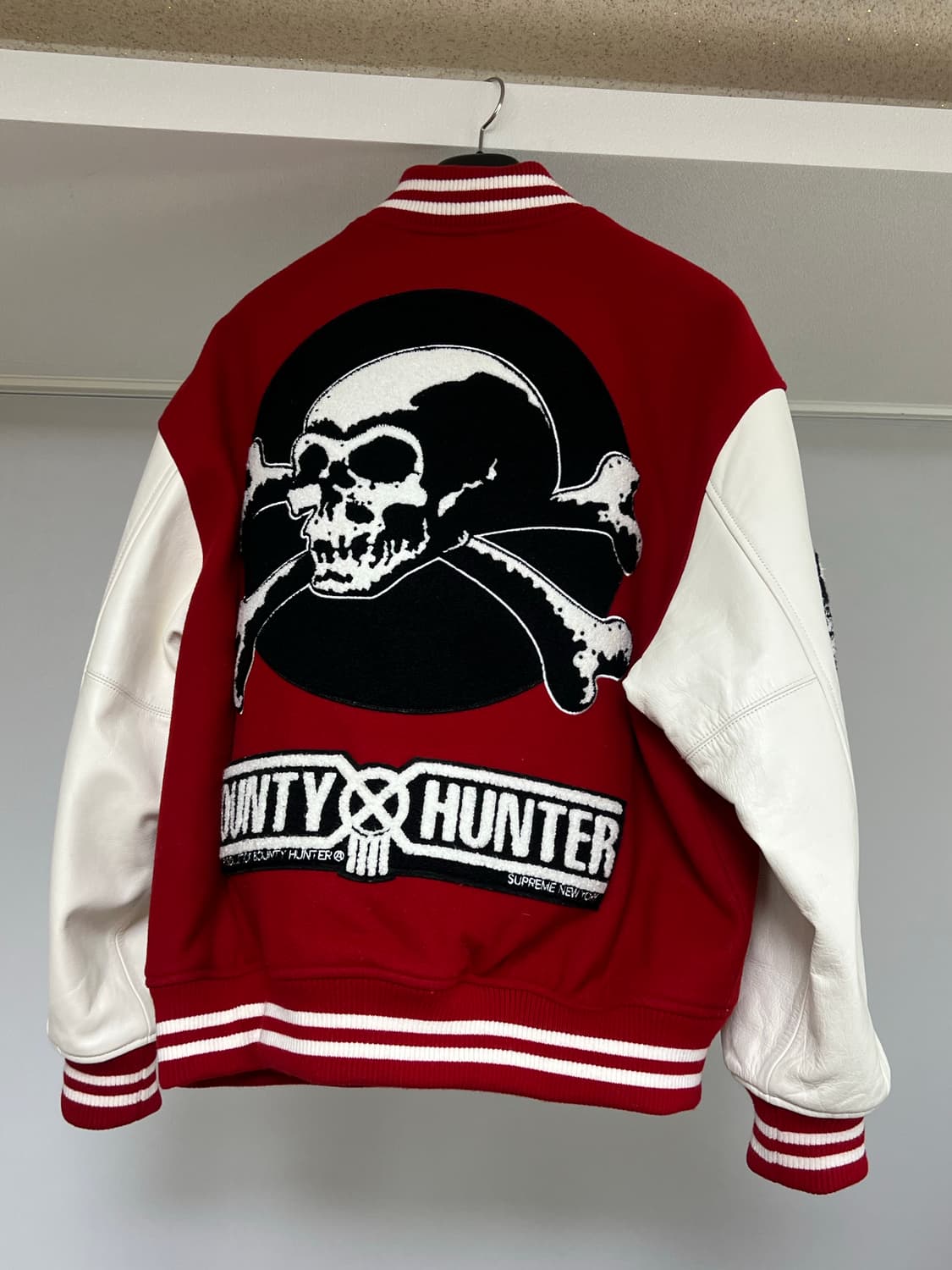 슈프림 x 바운티 헌터 바시티 자켓 레드 - 23FW 상품이미지3
