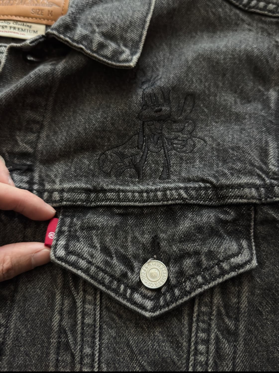 Levi's x Disney 컬렉션 흑청 데님 트러커 자켓 상품이미지4