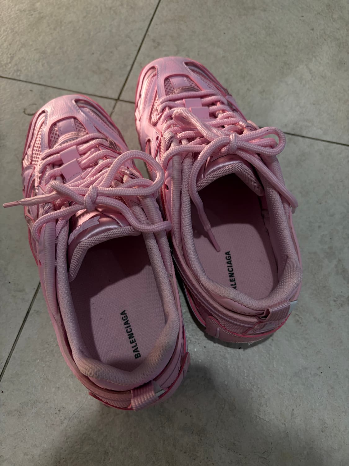 발렌시아가 딸기우유 스니커즈 38 상품이미지3