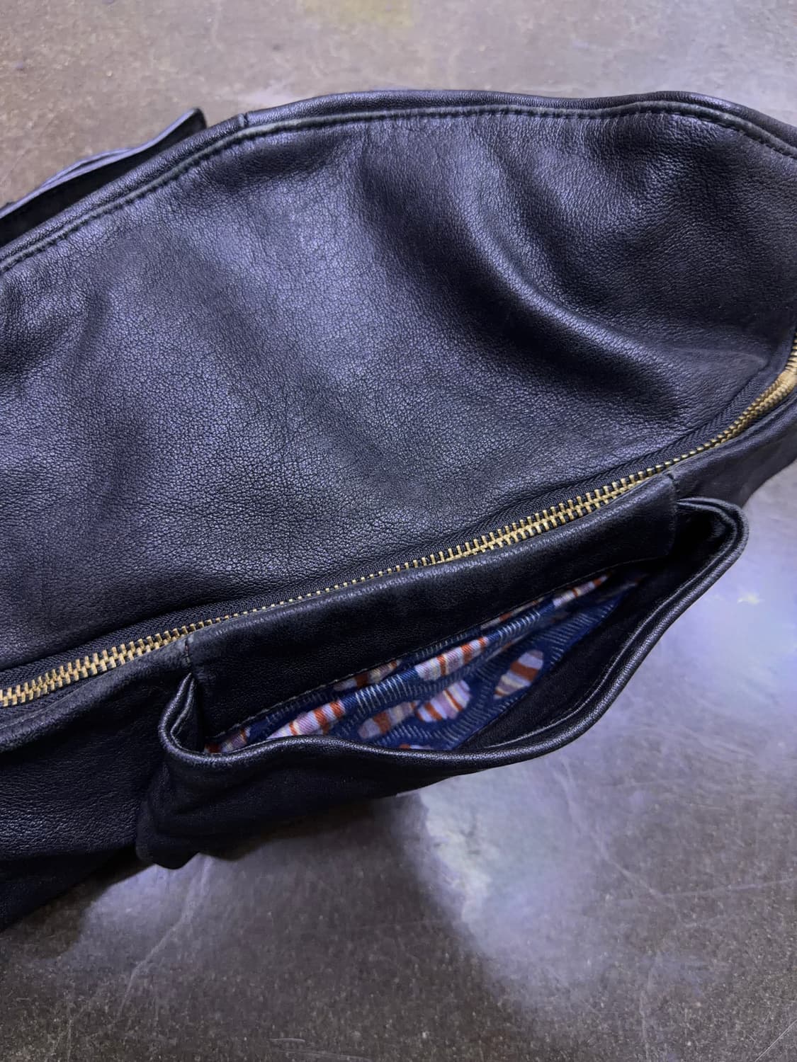 마크 바이 마크제이콥스 펄스 크로스백 레더 블랙 골드 가방 상품이미지6