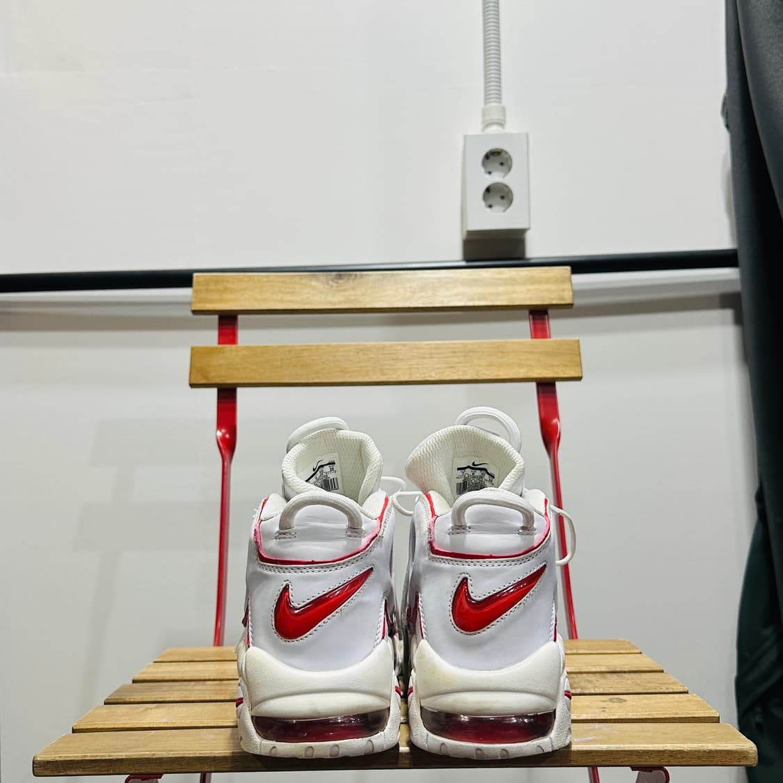 250) 나이키 운동화 남여공용 신발 에어 모어 업템포 흰빨 상품이미지4