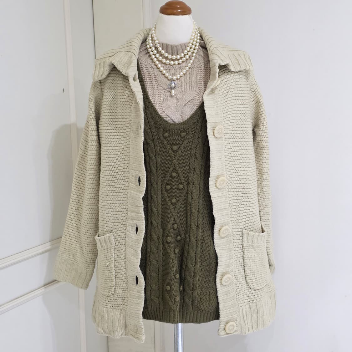 일본빈티지)하구미모리걸st 오트밀 로맨틱 빅버튼카라 니트짜임롱가디건 상품이미지1