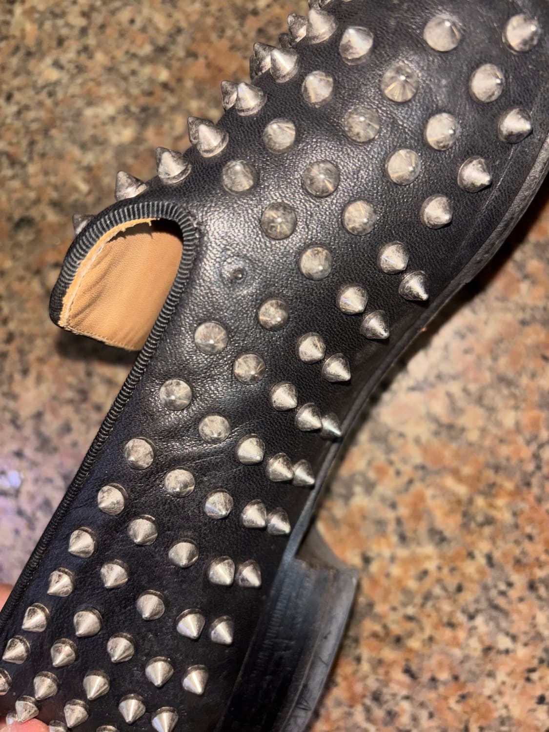 크리스찬 루부탱 스터드 로퍼 상품이미지3