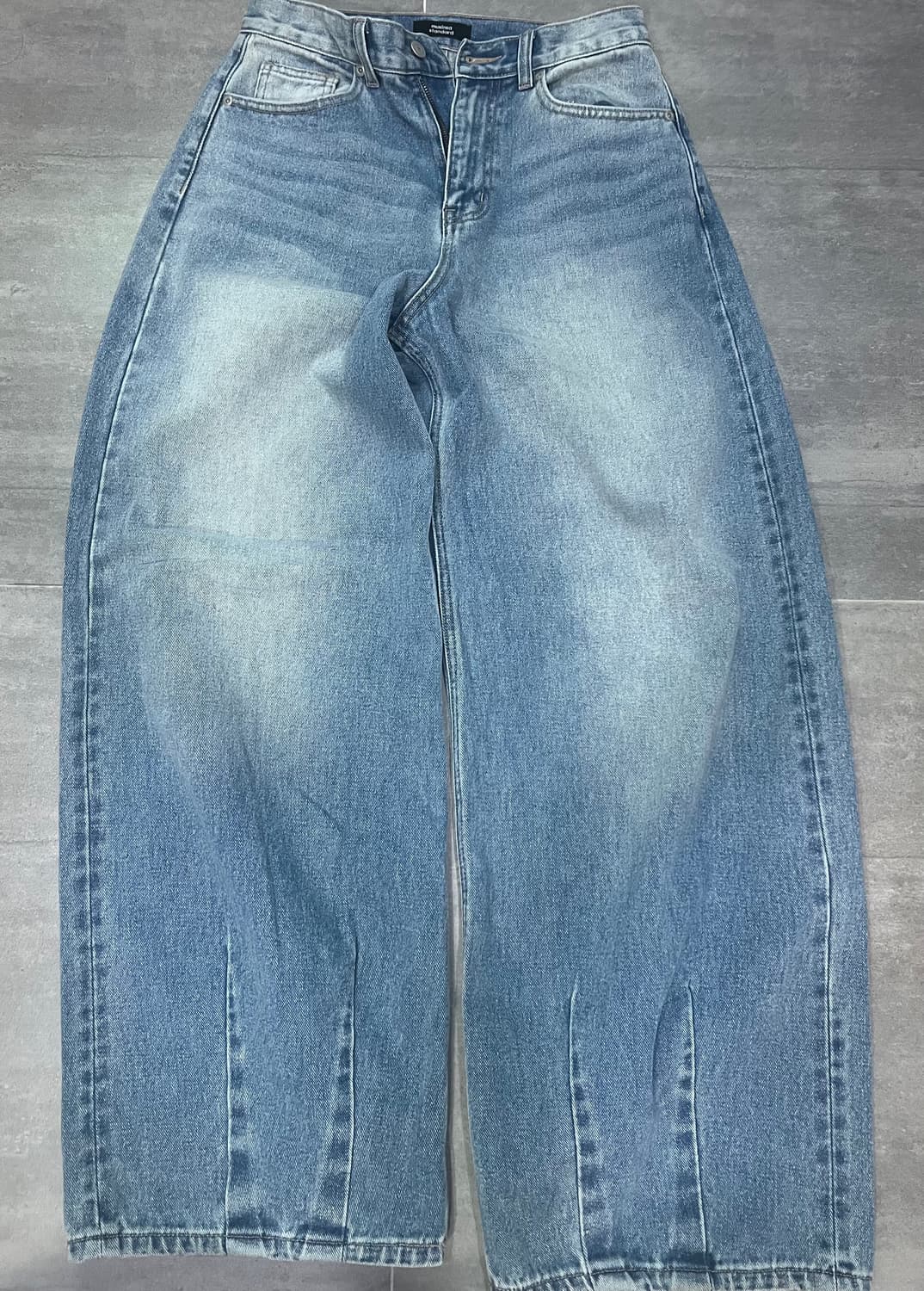 무신사스탠다드 빅브러쉬벌룬 데님팬츠 라이트인디고색상 28사이즈 상품이미지3