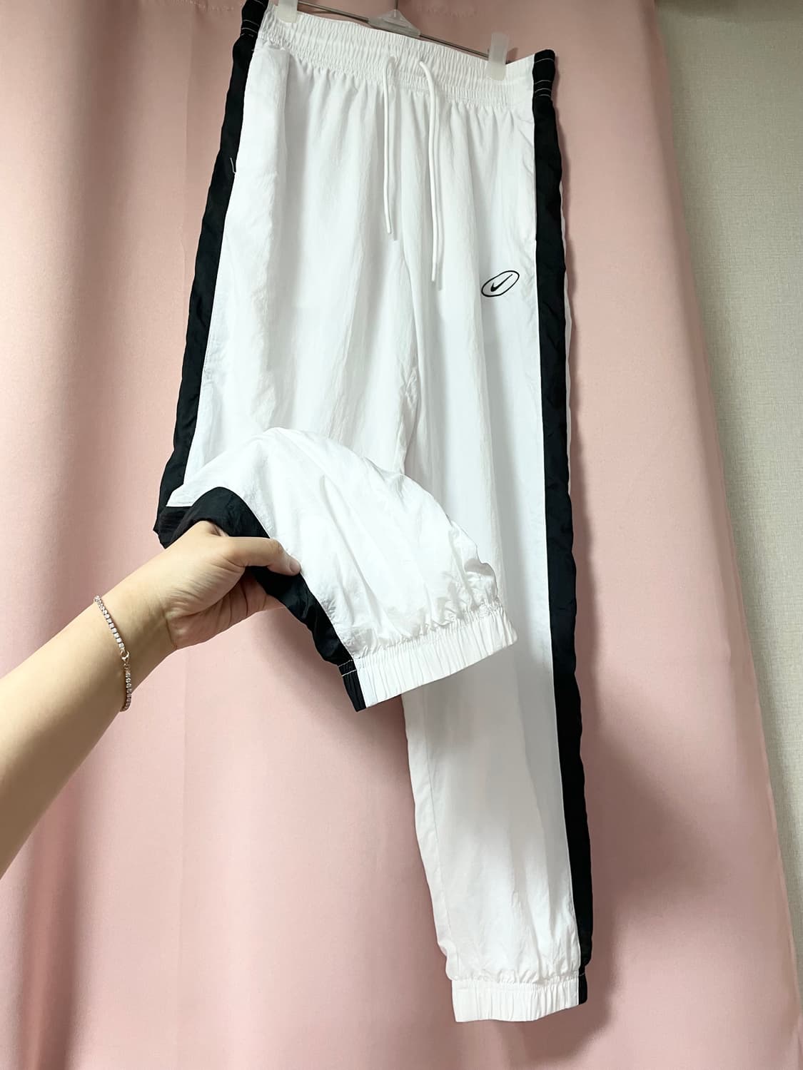 나이키 정품 스우시 화이트/블랙 라인 조거팬츠 상품이미지4
