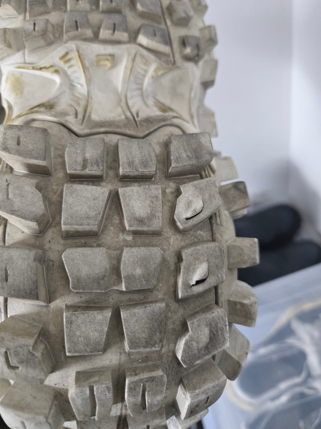 발렌시아가 디펜더 43 상품이미지5