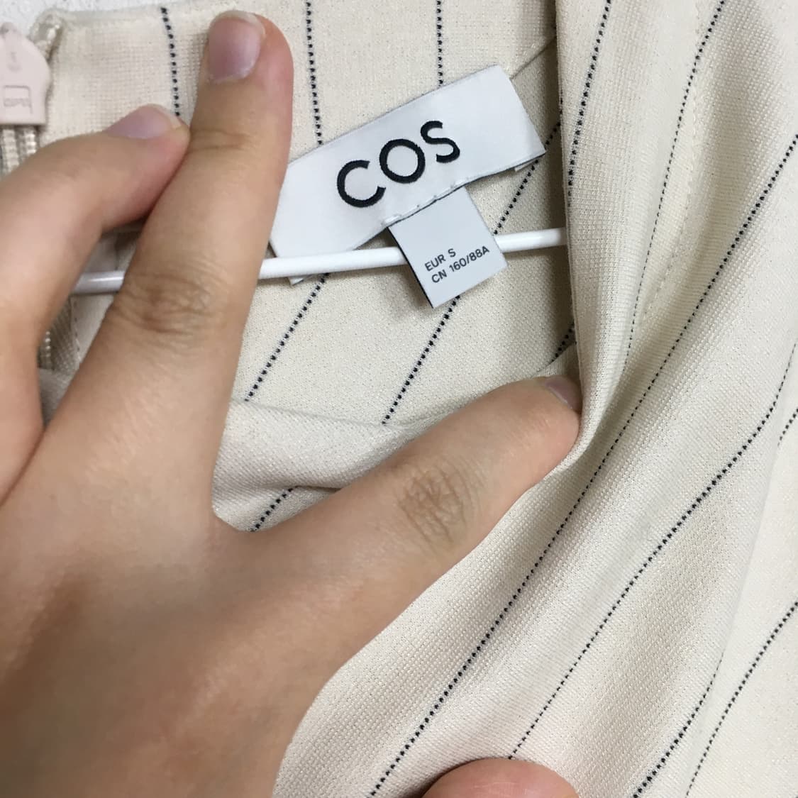 COS 코스 드레이프 웨이스트 탑 S 상품이미지3