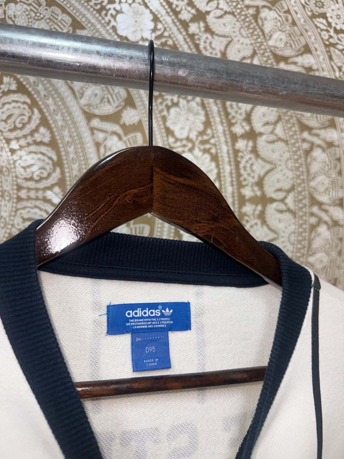 아디다스 스트라이프 백프린팅 맨투맨  상품이미지5