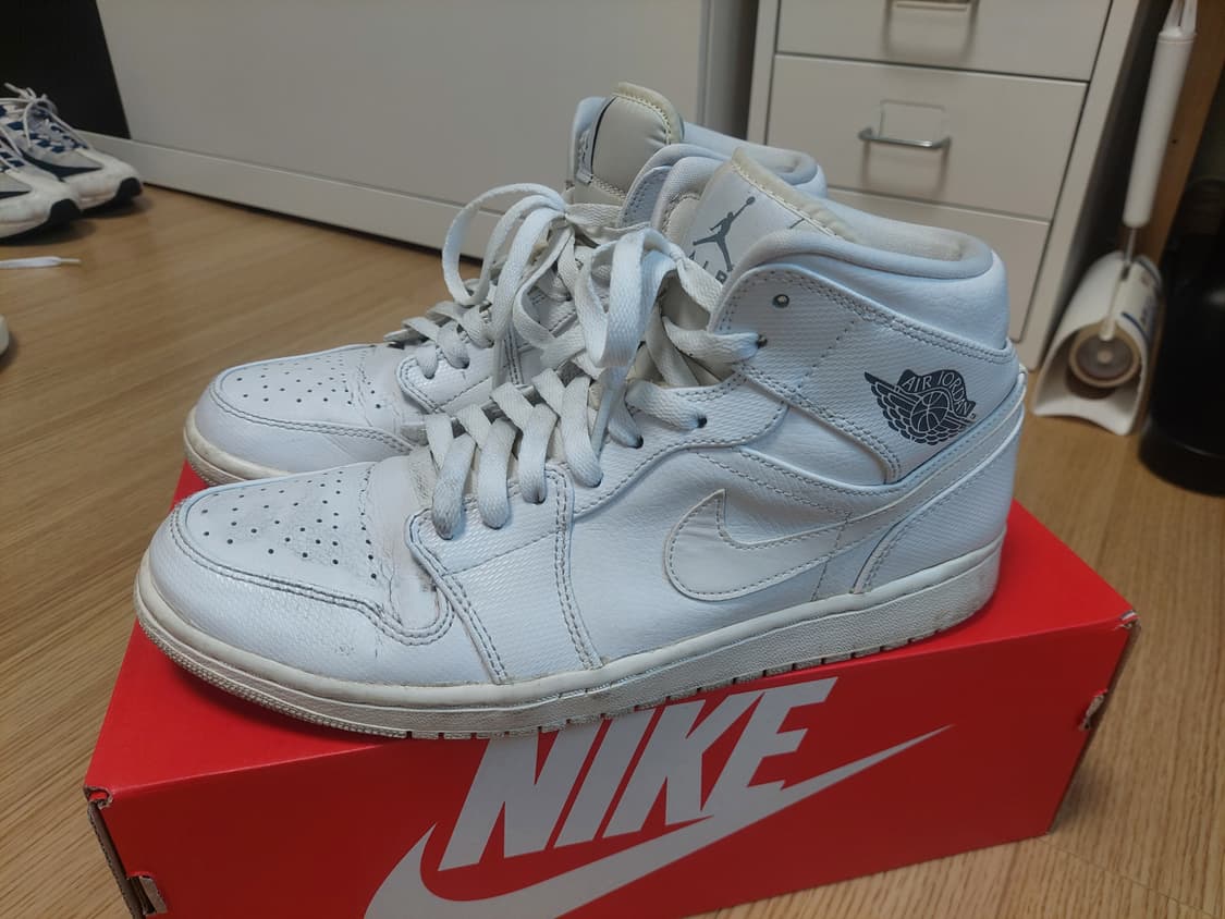 나이키 에어 조던 1 미드 '화이트 쿨그레이' 상품이미지2