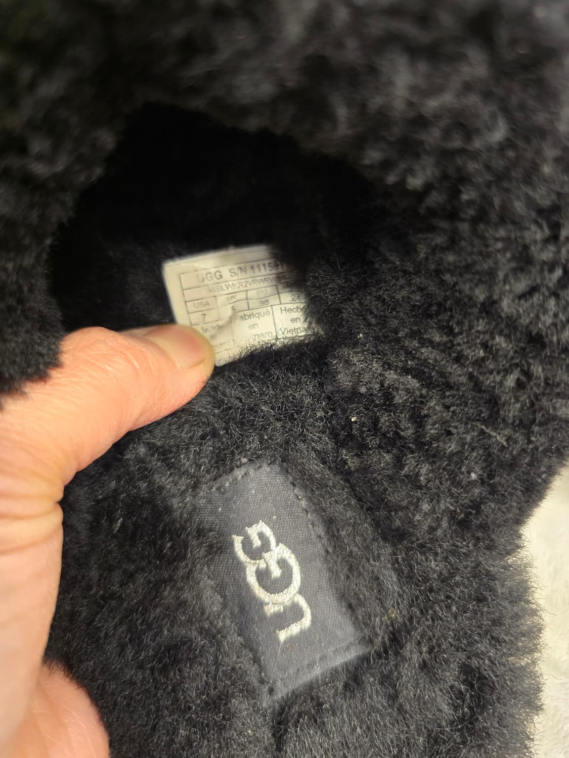 거의새거) UGG 어그 블랙 글리터 털 슬리퍼 240 상품이미지8