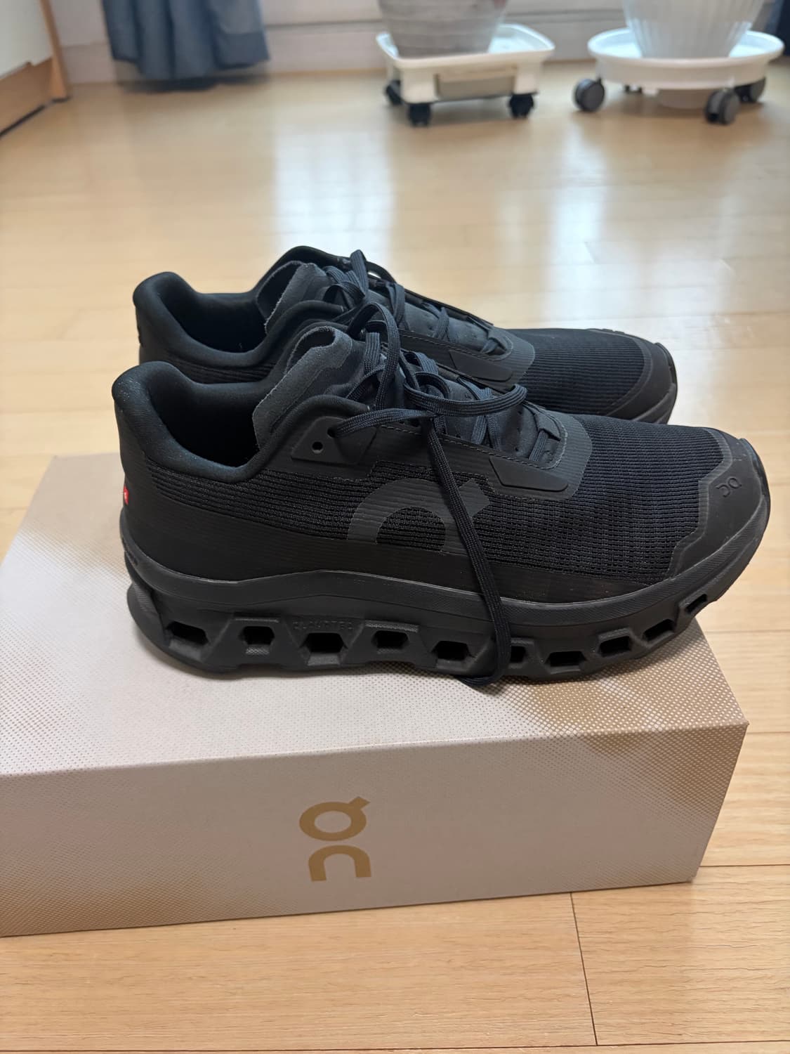 온러닝 클라우드 몬스터 보이드블랙260 41사이즈 판매 상품이미지4