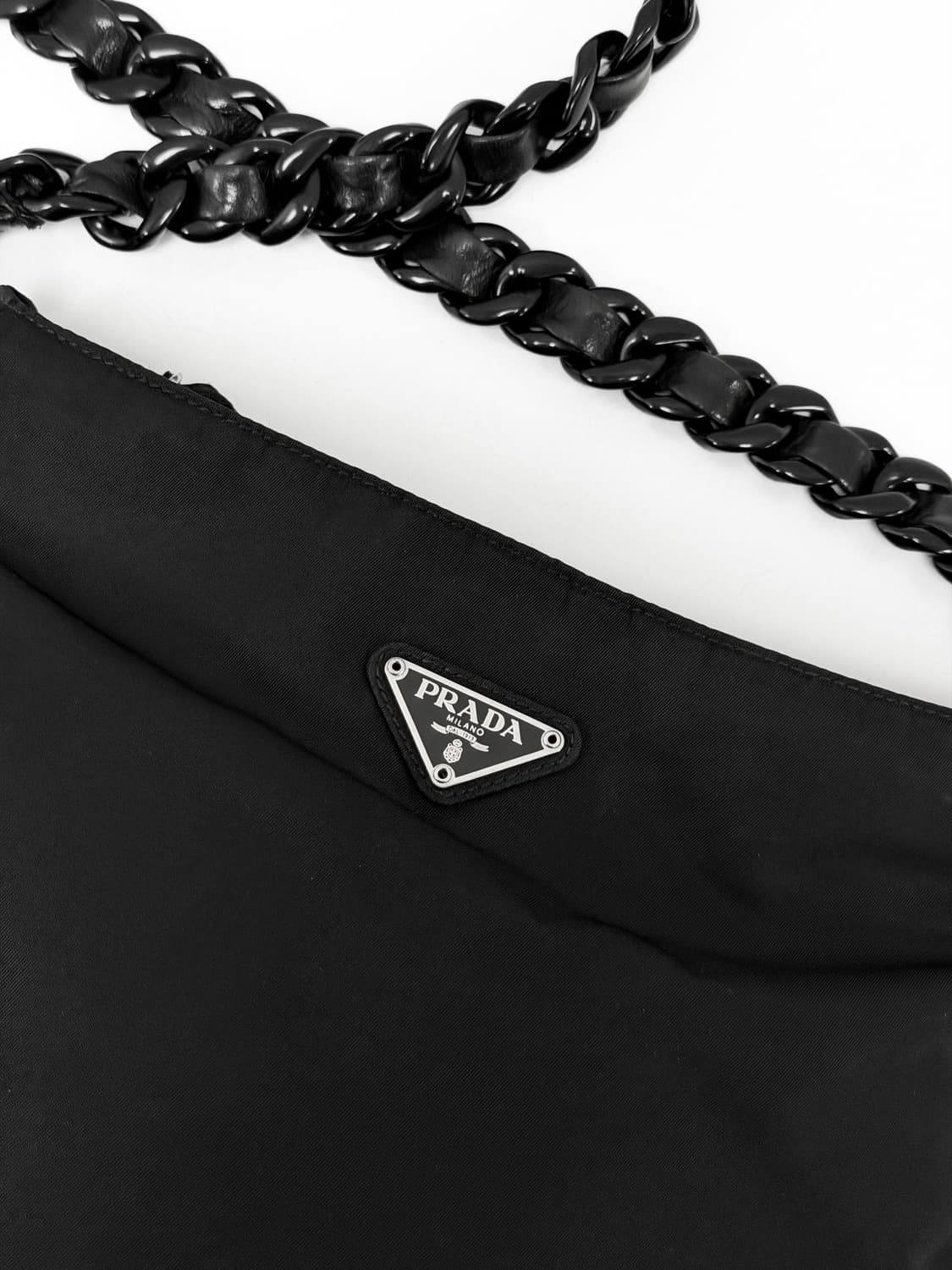 프라다 나일론 플라스틱 체인 크로스백 상품이미지4