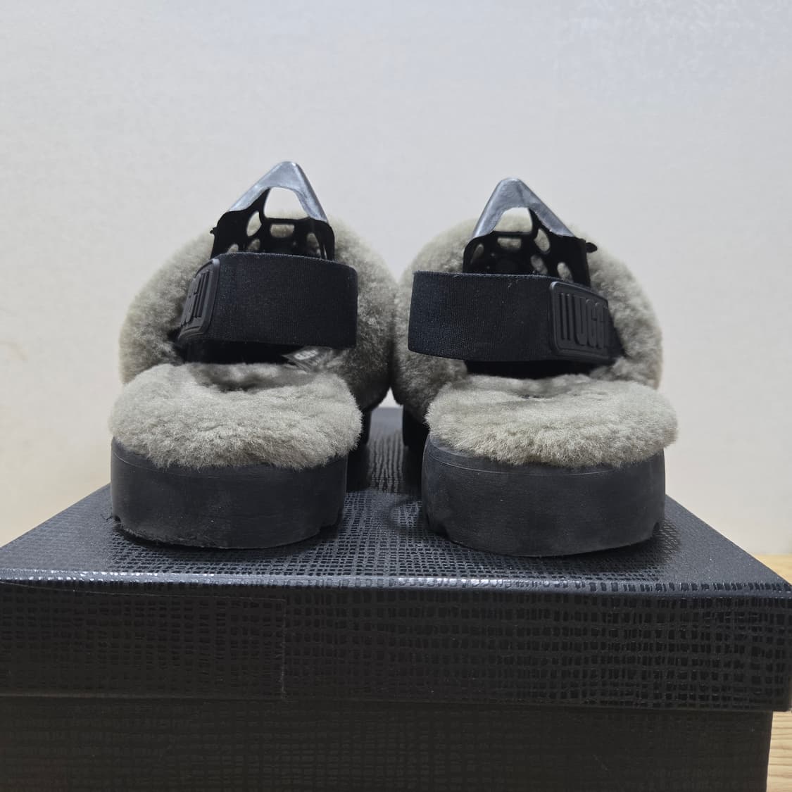 240 어그 UGG 슈퍼 플러프 퍼슬리퍼 그레이 상품이미지4