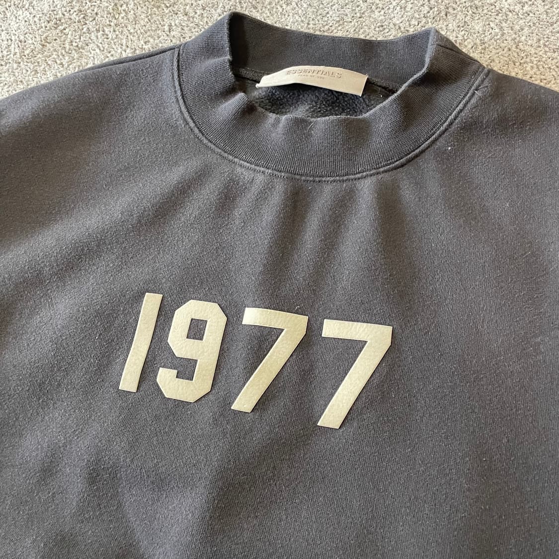 에센셜 맨투맨 상품이미지2