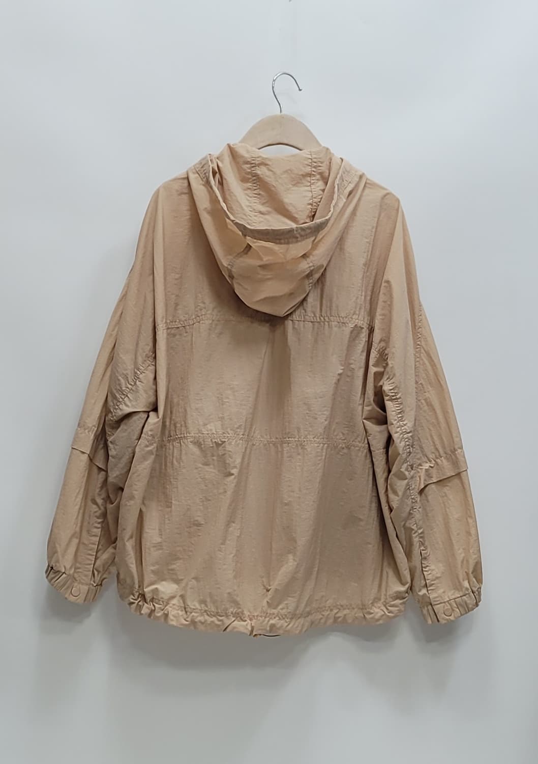 써스데이아일랜드 20SS 루즈핏 후드 바람막이 점퍼 / 여 S 베이지 상품이미지2
