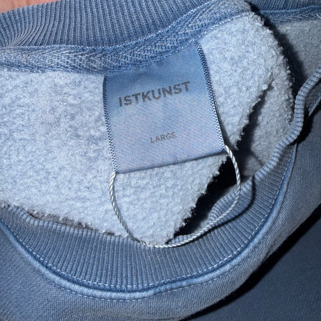 이스트쿤스트 유 로고 피그먼트 스웻셔츠 맨투맨 블루 상품이미지3