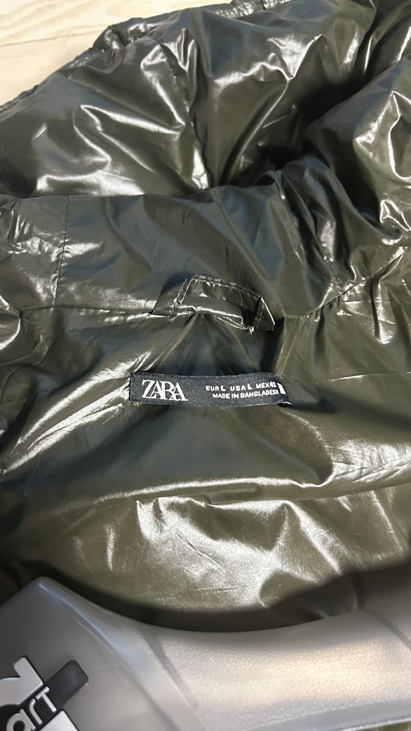 자라 유광패딩 카키L 상품이미지3
