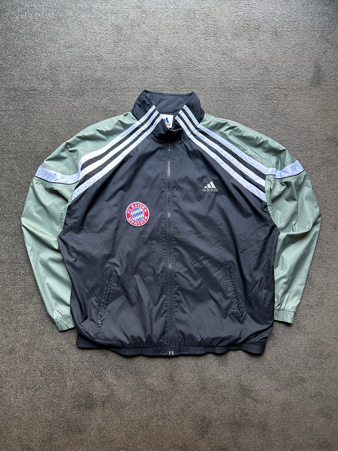 아디다스 FC 바이에른 뮌헨 바람막이 2XL 상품이미지1