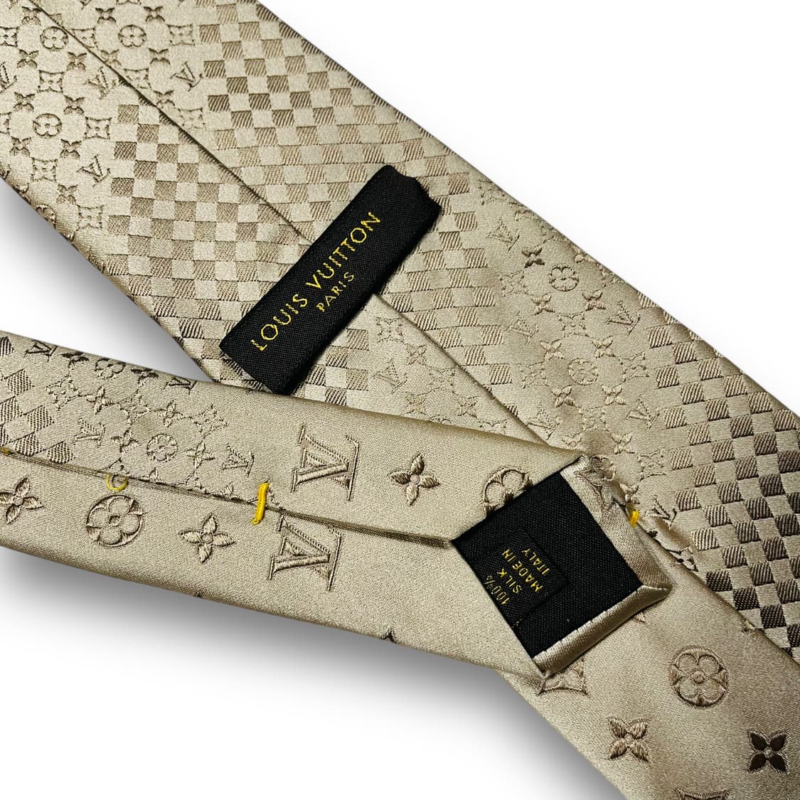 루이비통 아카이브 시그니처 로고 골드 실크 넥타이 상품이미지10