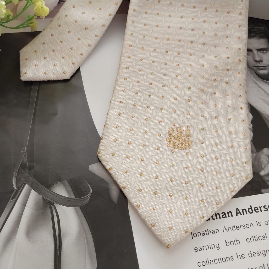 아쿠아스큐텀 실크 자수 로고 넥타이 9.5cm A+등급 K1319
 상품이미지4