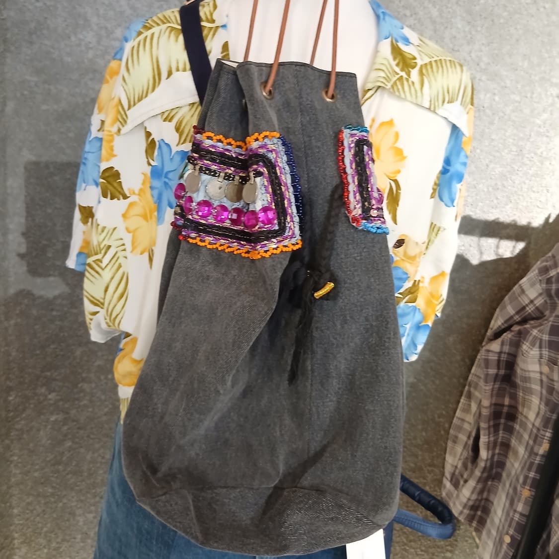 [77circa] 에스닉 코인&스톤장식 블랙데님 토드백 상품이미지2