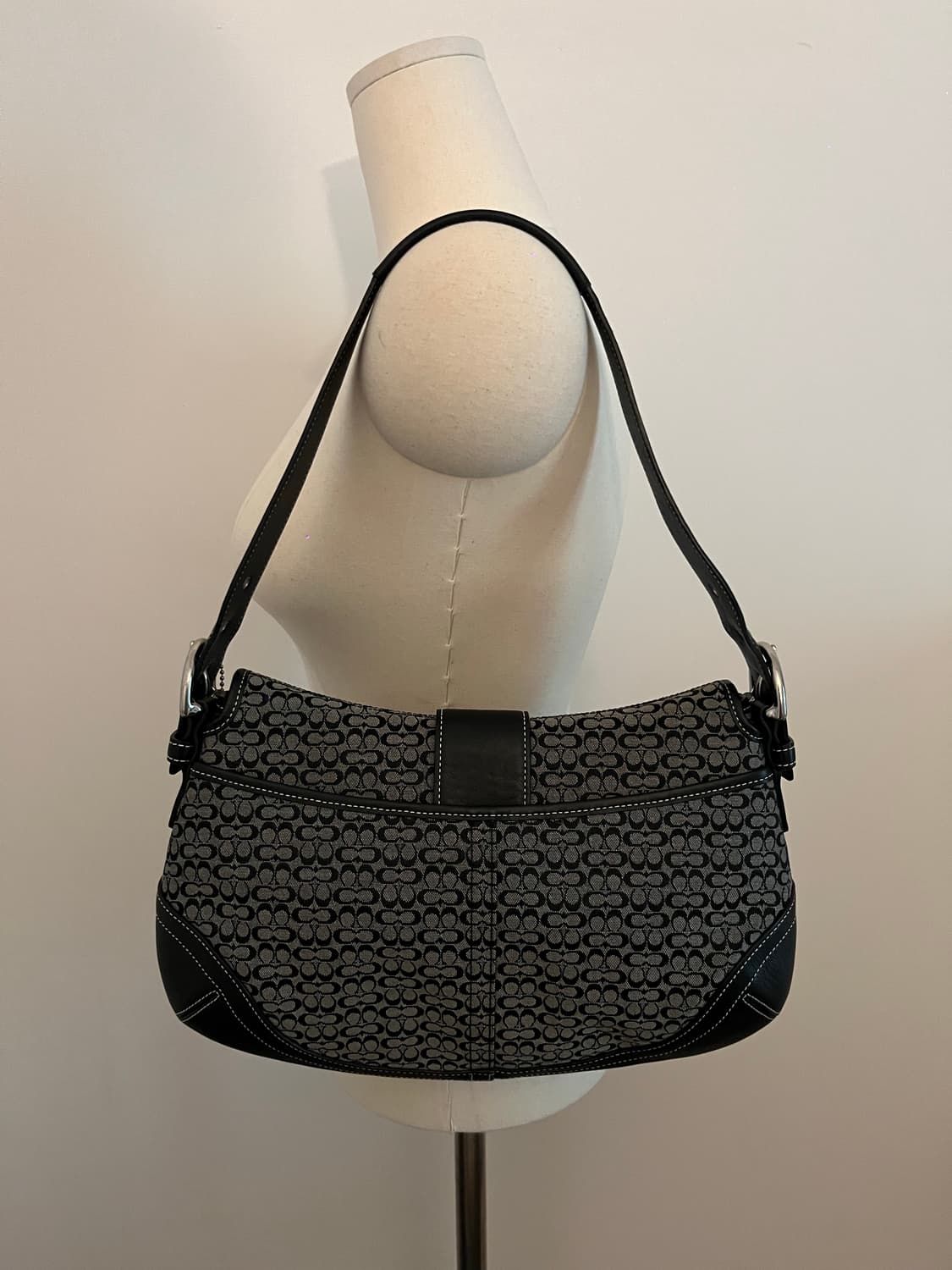 Coach Black Basic Shoulder Bag 상품이미지4