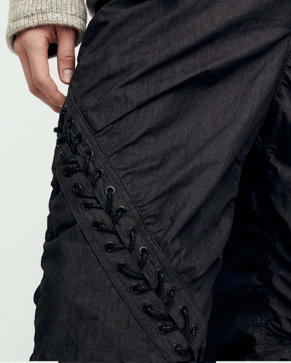 엔더슨벨 두아레이스업 팬츠 차콜 상품이미지3