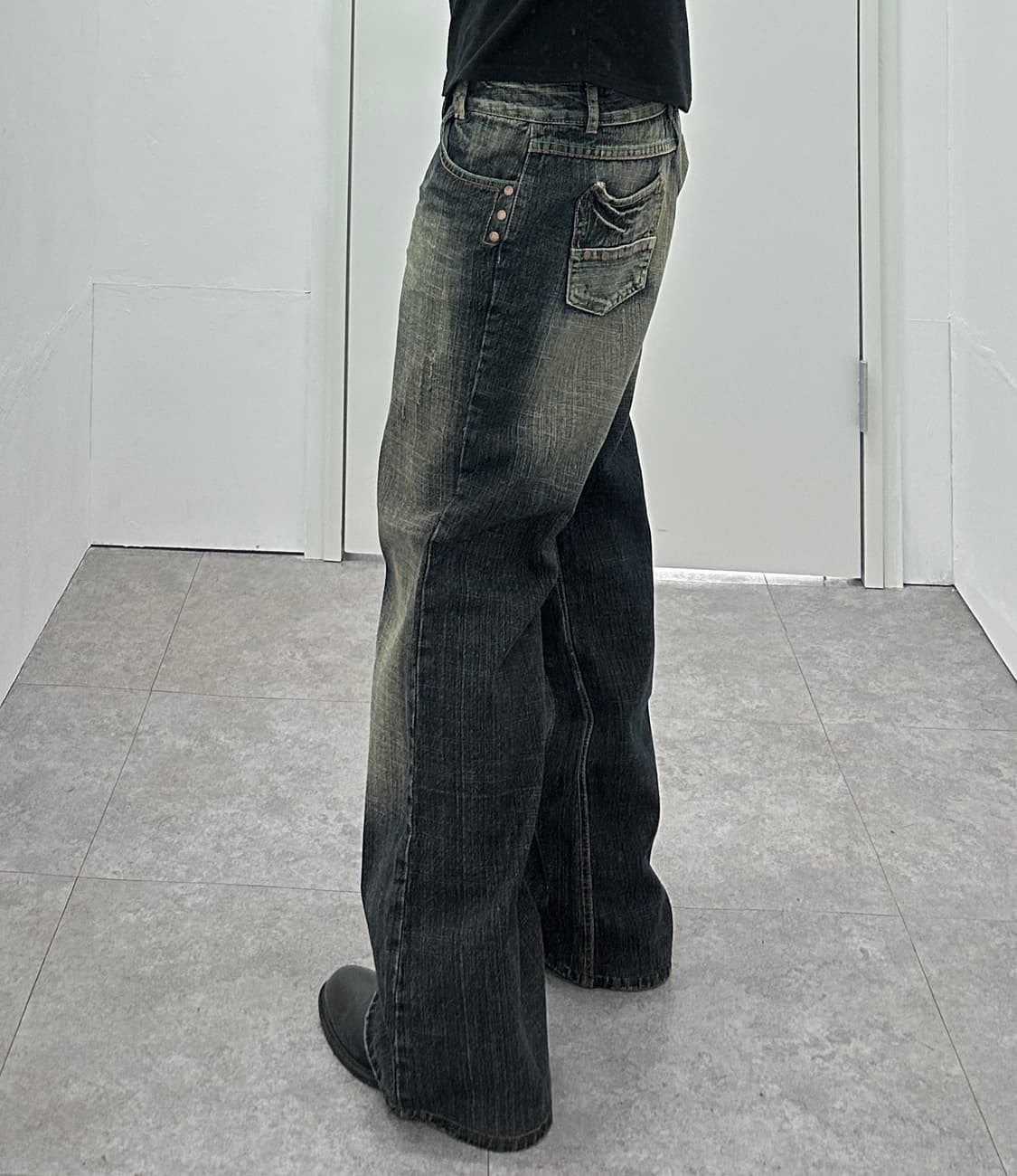 Vintage back stud point fade flare jeans 상품이미지3