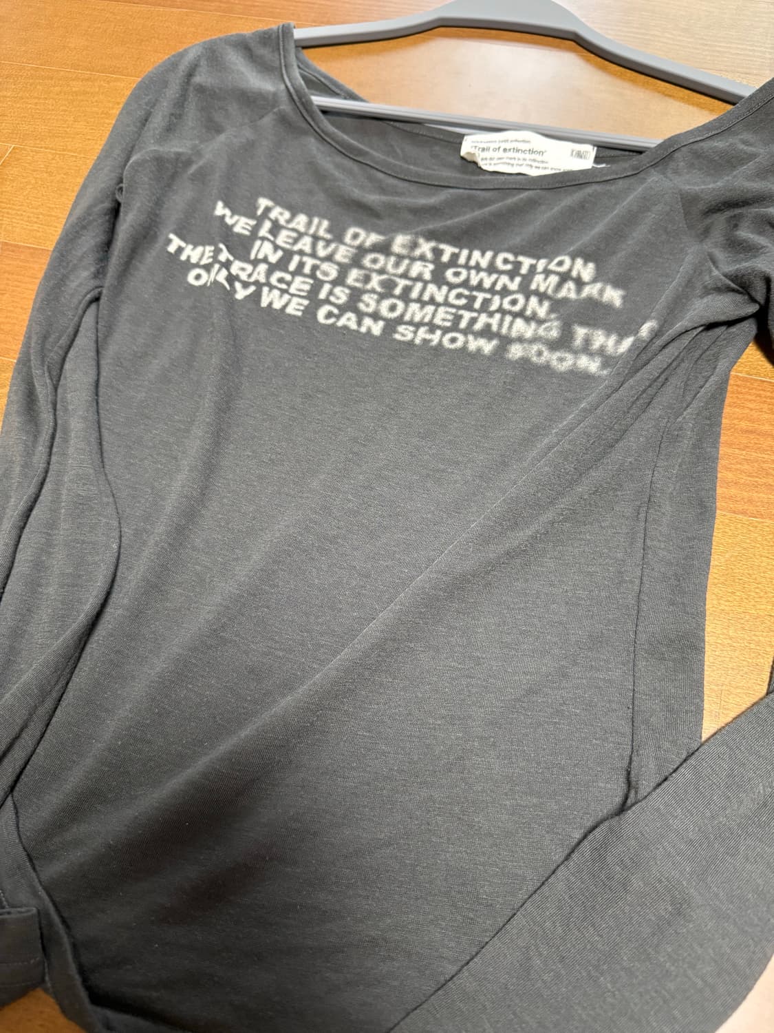 보헤미안서울 PRINTED LONG SLEEVE, CHARCOAL 상품이미지4