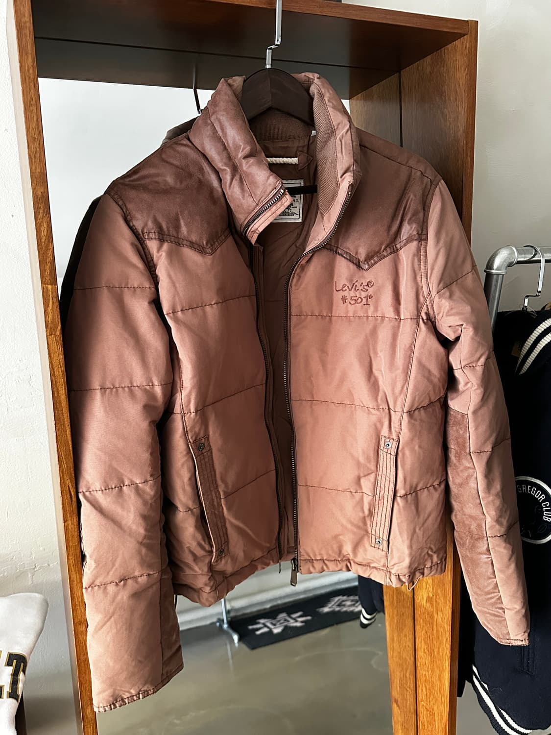 Levis 리바이스 레더 패치 덕다운 푸퍼 패딩자켓 상품이미지1