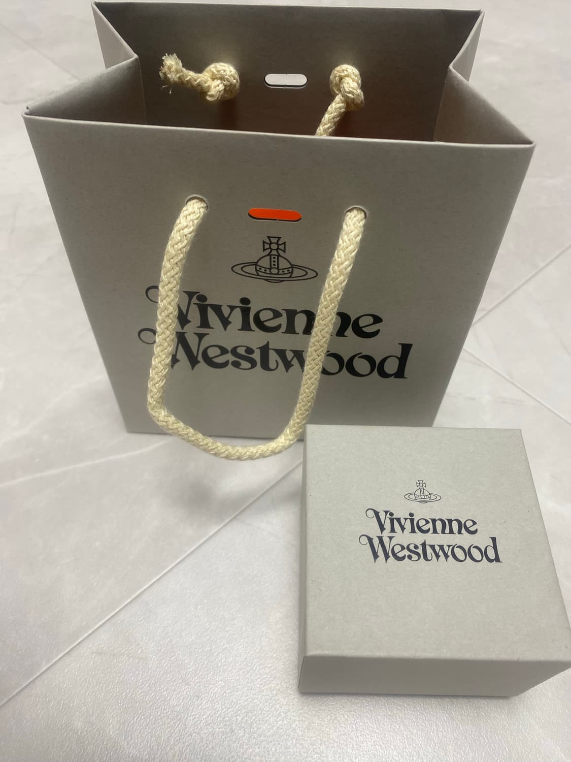비비안웨스트우드 목걸이 팝니다. 상품이미지3