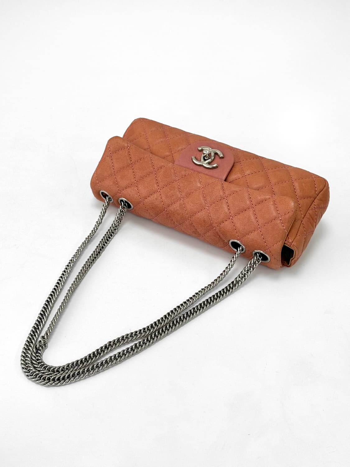 Chanel Glazed Lambskin  East West Flap 상품이미지3