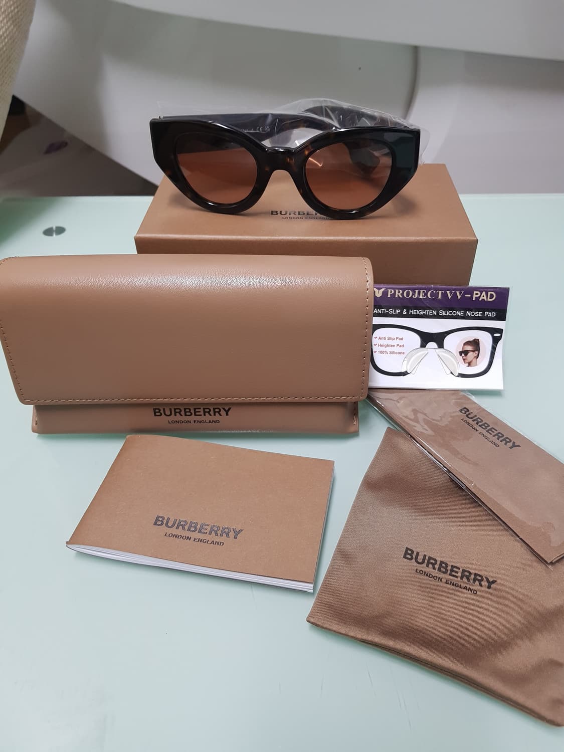 새상품 풀박스)NEW버버리 메도우선글라스 상품이미지6