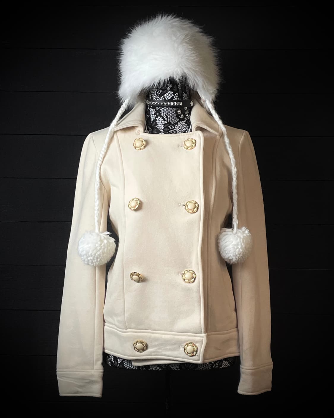 CECIL McBEE 세실맥비 갸루 크림 아이보리 화이트 금장 숏코트 상품이미지1